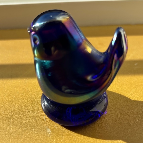 Leo Ward “Bluebird of Happiness” Iridescent Blue Glass Figurine signed & dated - Picture 10 of 14